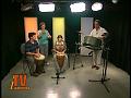 Sergio Bore und Familie praesentieren sich im Studio